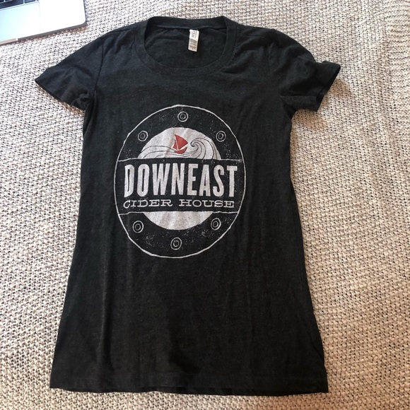 Bella Vita Tops - Downeast Cider House T-Shirt! NWOT (S)
